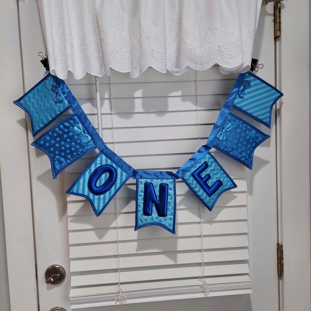 Birthday banner ONE with bubble guppies candles